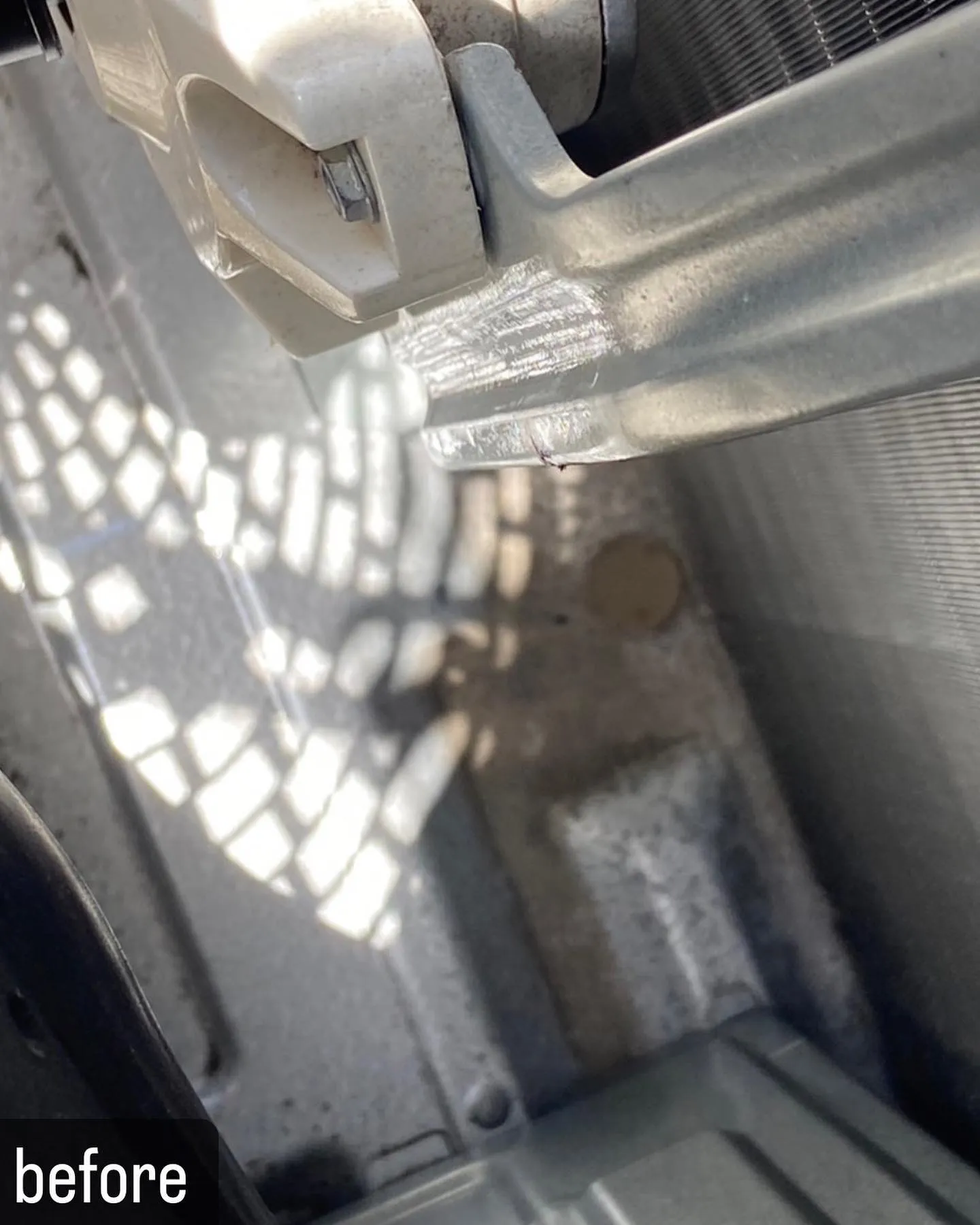 【室外機に蜂が！蜂の巣が！害虫駆除ならNATY 株式会社で】