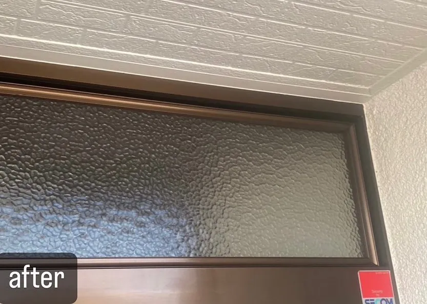 【蜂が！玄関に！意外と気づかない！害虫駆除ならNATY 株式...